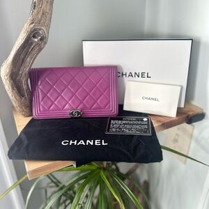 🔥CHANEL Quilted Boy Wallet in Rare Fuschia Lambskin 🔥
